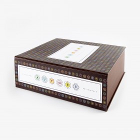 Confezione regalo con vino passito "Zingarella" + astuccio croccantini assortiti 300g + minuti assortiti 200g