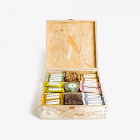 Wooden gift  box -  spread cream 100 gr, shell fruit and assorted chocolate bars 1,3 Kg - 45,9 oz