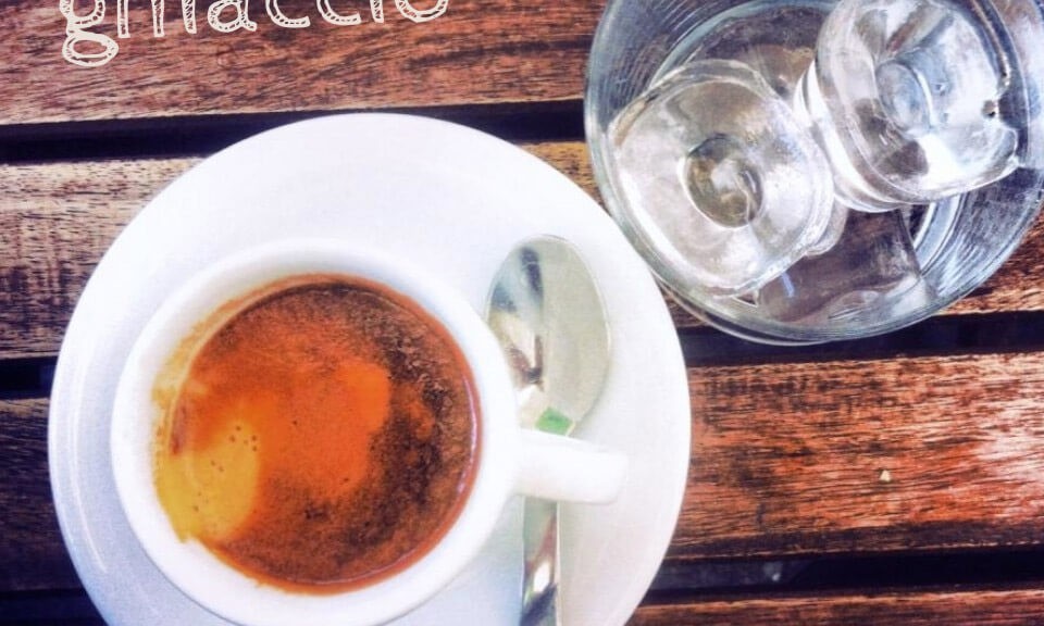 Il “caffè in ghiaccio”: quando fa troppo caldo per l’espresso.